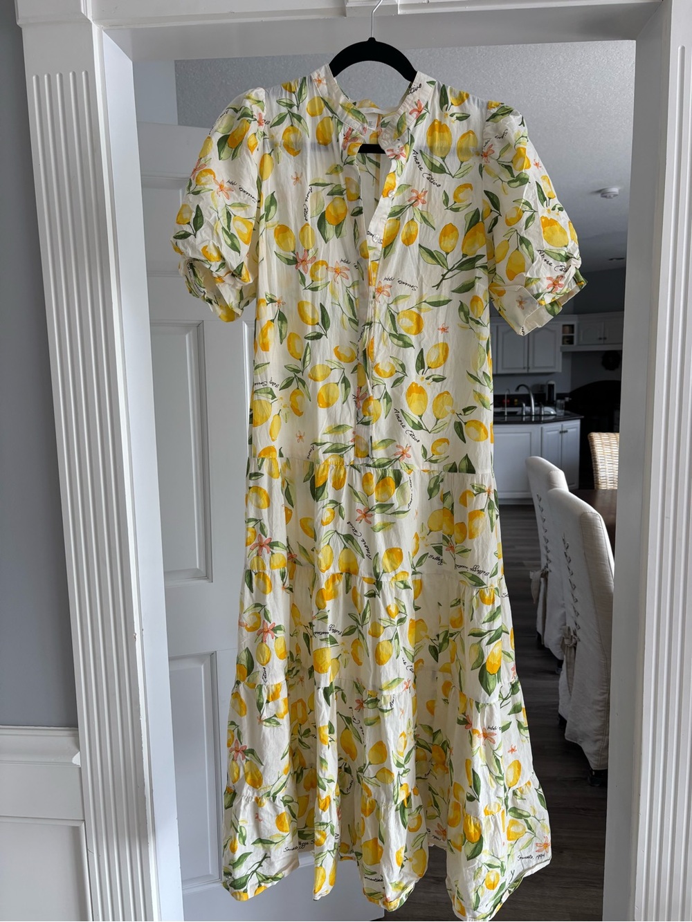 H&M Midi Dress Yellow Lemons, runs large* flaw: small rip in the back, easy fix